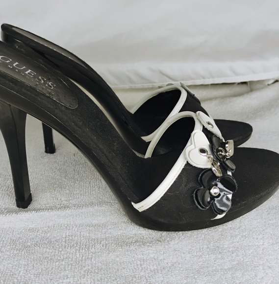 Guess Vintage “Hannah” Black Women’s Heels w/ Authentic Charms size 8 - Picture 2 of 9